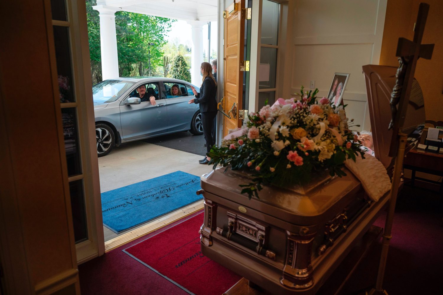 How A Nation Grieves At Home | 1A, image size:1500x1000