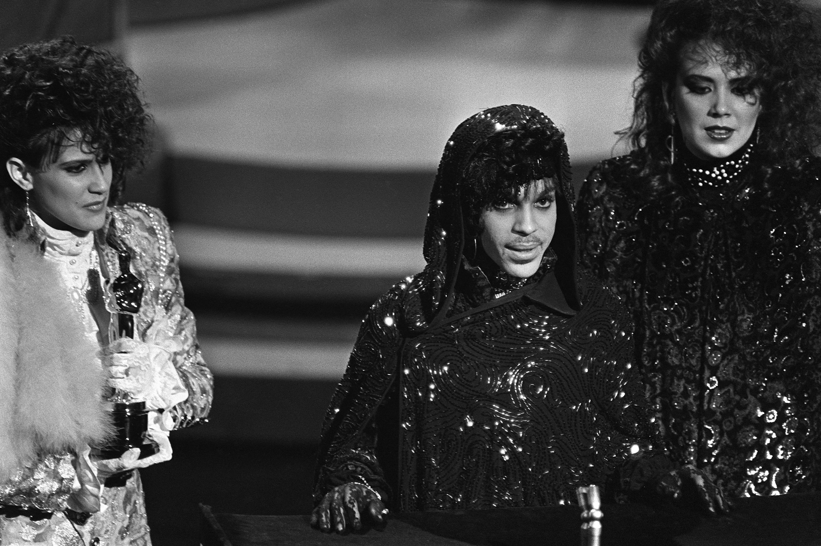 Prince Purple Rain スウェードジャケット ブラック L GettyImages-1252632003.jpg